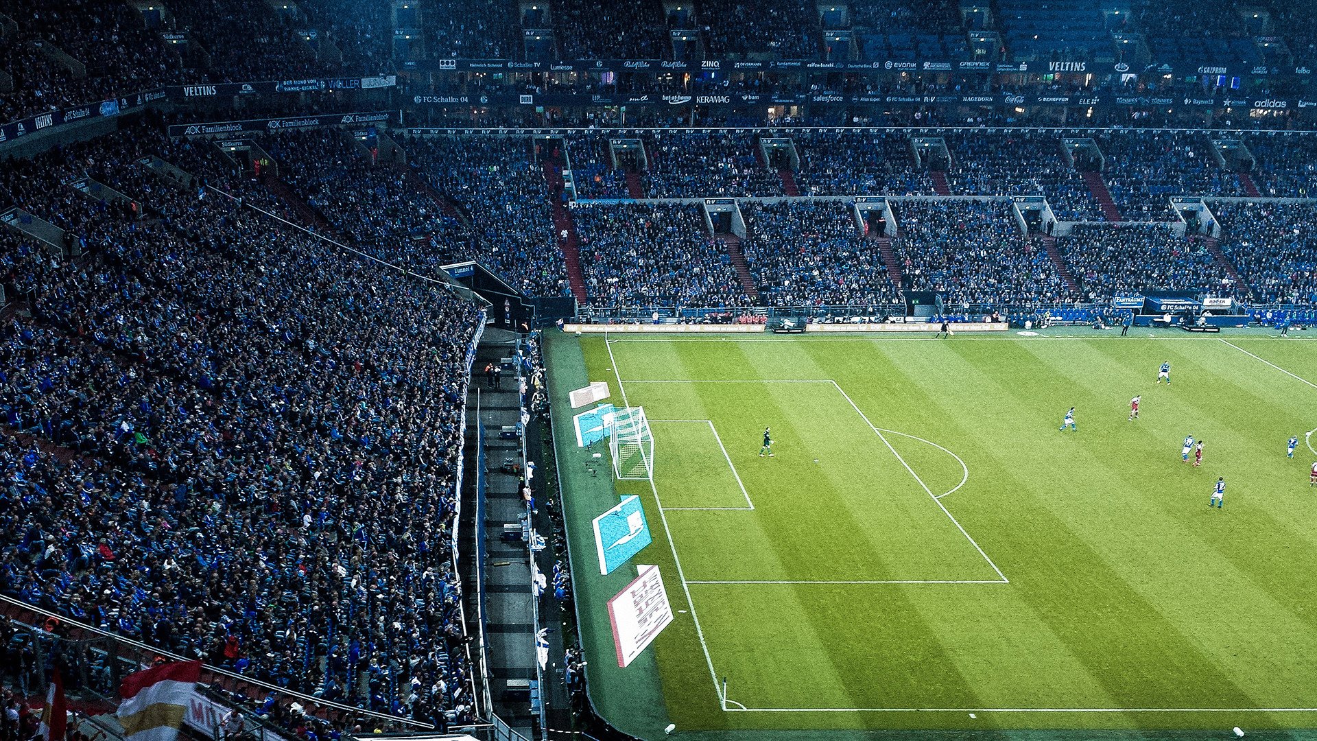 “德甲争冠进入关键期，豪门战斗不断”，德甲榜首大战